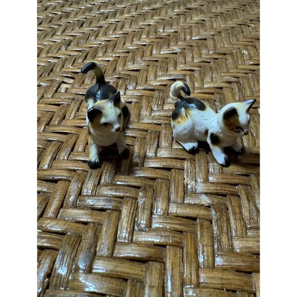 Vintage Ceramic Miniture Calico Cat Figurines Set Of 2 1 1/2" Tall - Picture 2 of 9